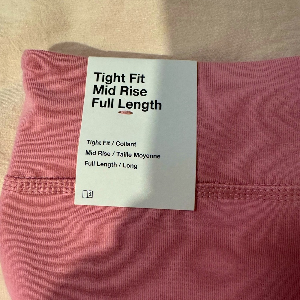 Girls Nike leggings, pink size medium… new with tags!
